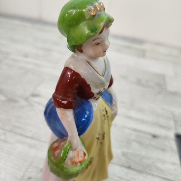 Colonial Woman Holding Basket Made in Japan 6" Figurine‎ Home Decor - Picture 4 of 10